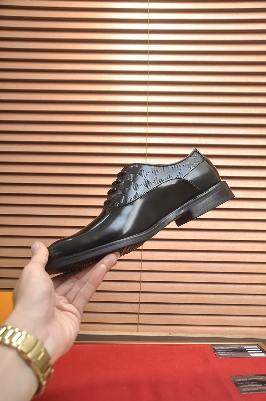 Men's men's shoes 💰460💶 [LV] (all high-end sheep lining) 🍀LV's latest genuine leather business suit shoes are launched simultaneously on the official website. The first-layer cowhide imported from Italy is made of heavy gold, 💥official website 1:1 rubber outsole. Versatile to wear, high-end without losing class, and the color combination is extraordinary. This four-season style is alluring when worn on your feet, showing off your big-name flair. Standard code 38-45 (45 customized)